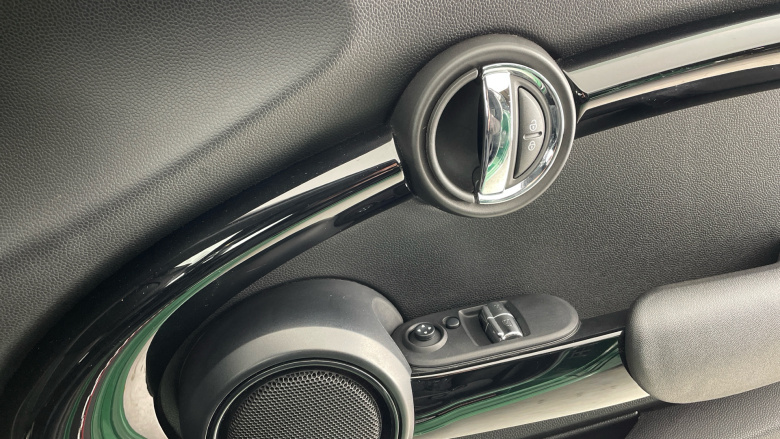 MINI Hatchback 2.0 Cooper S Sport II 3dr Auto [Comfort/Nav Pack] Petrol Hatchback